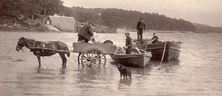Unloading at Armadale before the pier